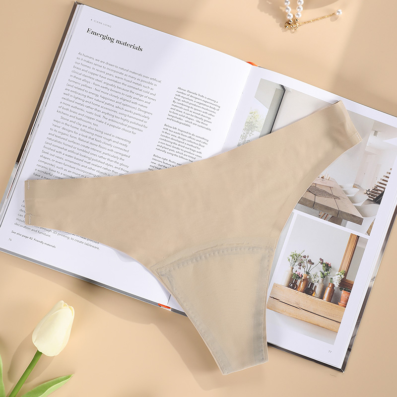 Seamless Leakproof Reusable Period Panty (A1021) — side-panel fit and leakproof edge finishing detail