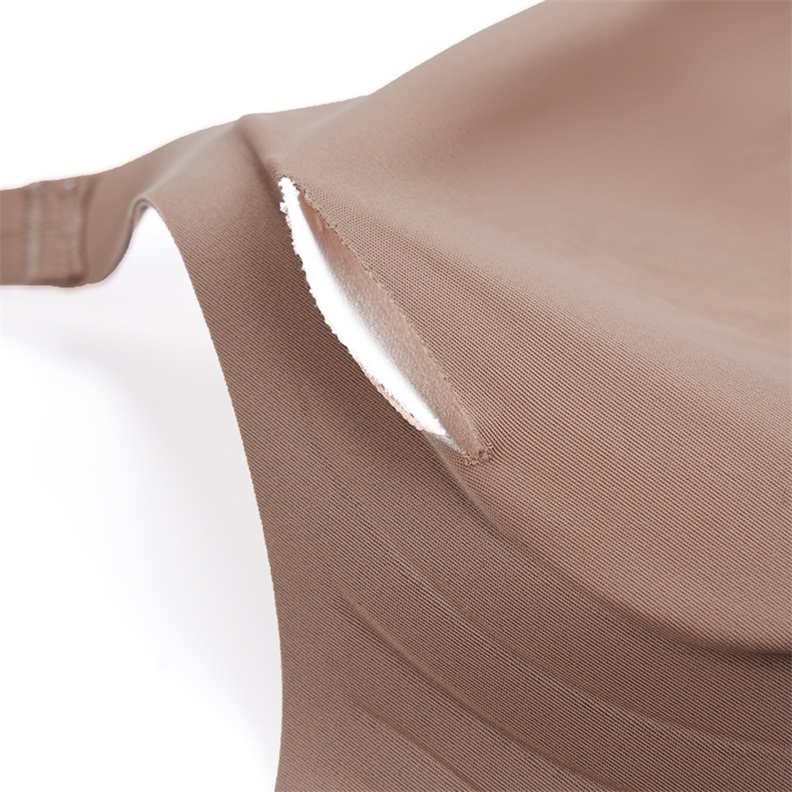 Seamless Wireless Removable-Pad Bra (BS134) — close-up of cup edge, seam and soft-support construction
