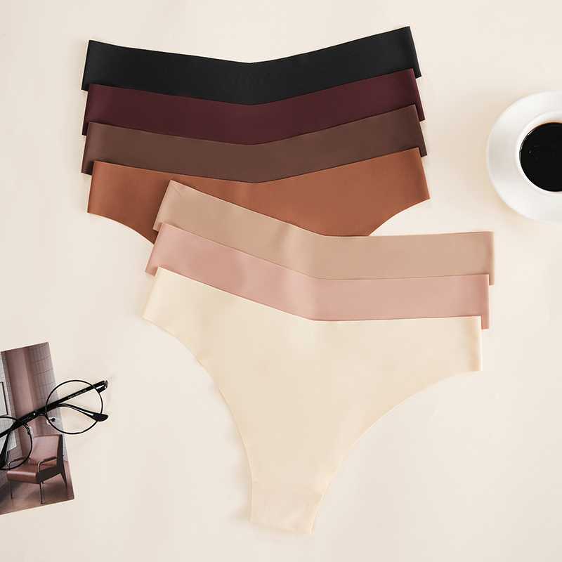 Seamless No-Show Low-Rise Thong (PS521) — gusset, seam and edge construction close-up