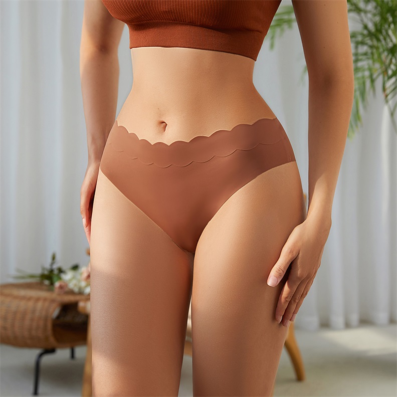Seamless Lace Floral Thong (PS383) — back fit showing seat coverage and waistband placement