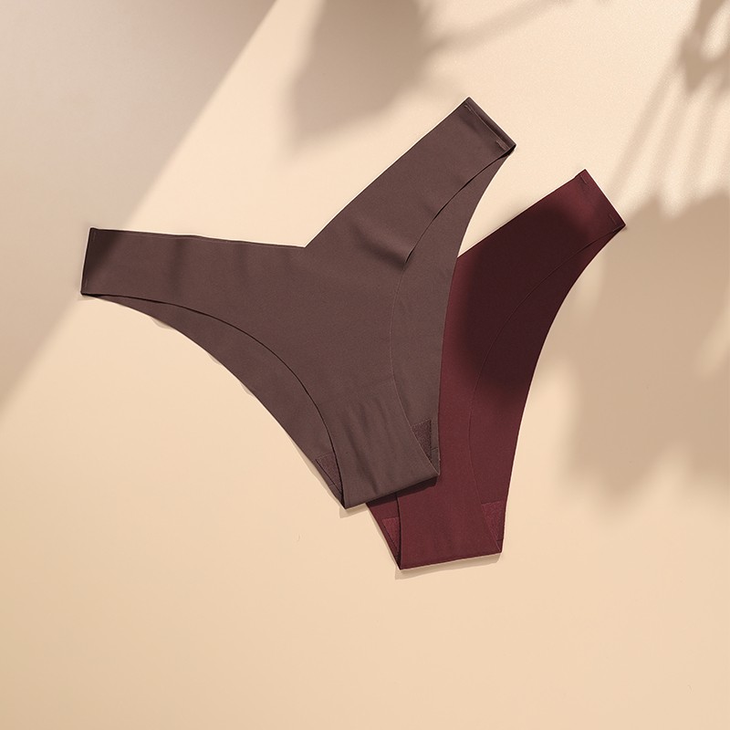 Seamless Mid-Rise Thong (PD171) — waistband and stretch-edge finishing detail