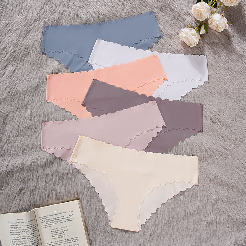 Seamless Low-Rise Panty (P0033) — side view showing rise, leg opening and stretch recovery