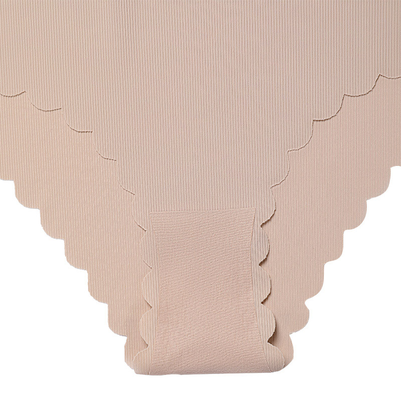 Seamless Low-Rise Panty (P0033) — waistband and stretch-edge finishing detail