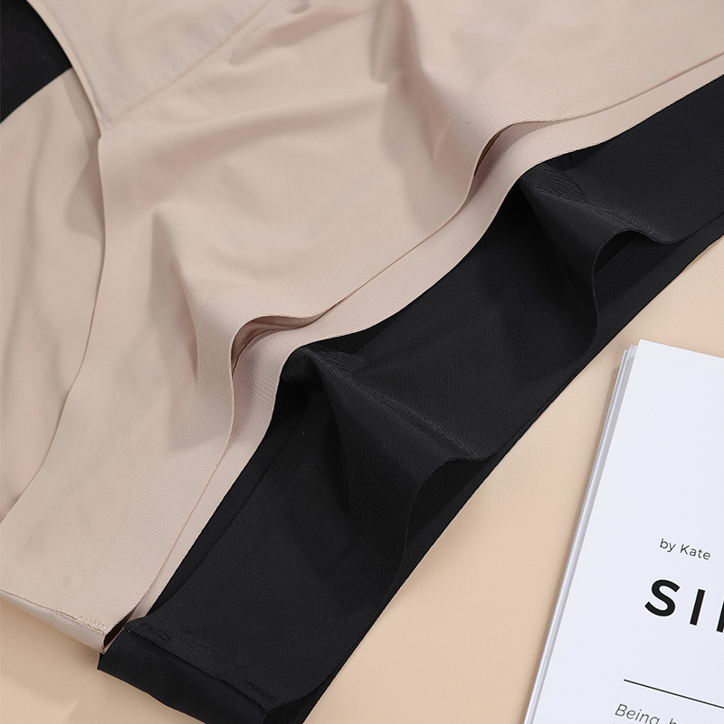 Seamless 4-Layer Leakproof Period Panty (A610) — side-panel fit and leakproof edge finishing detail