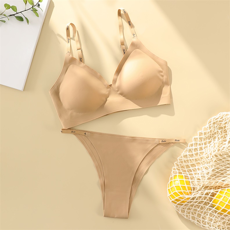 Seamless Plus-Size Bra Set (BPX209) — flat-lay view showing coordinated colour options for private-label sets