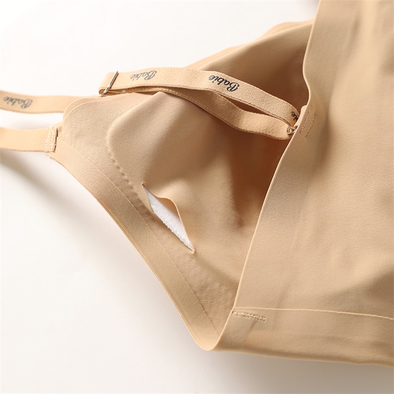 Seamless Plus-Size Bra Set (BPX209) — bra back closure and adjustable strap detail