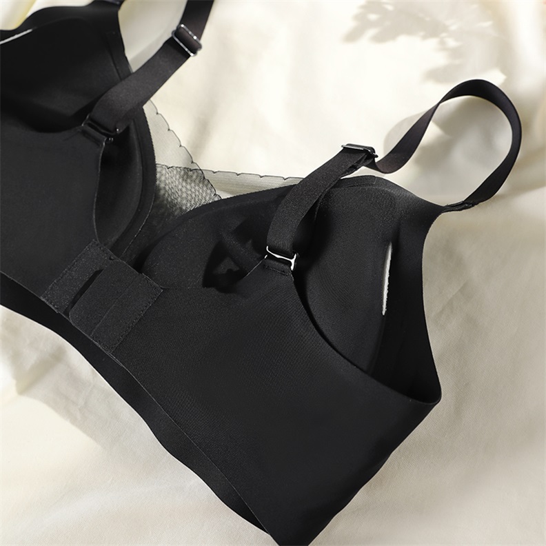 Seamless Removable-Pad Lace Bra Set (BPS178) — bra back closure and adjustable strap detail