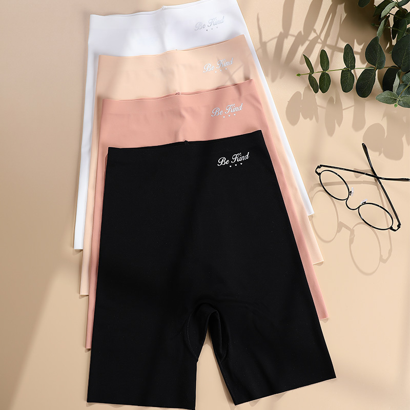 Seamless No-Show Low-Rise Boyshort (P2106D014) — gusset, seam and edge construction close-up