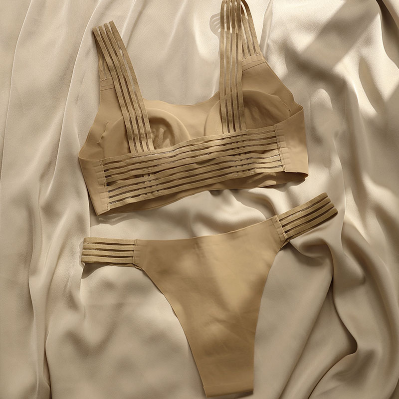 Seamless Removable-Pad Bra Set (BPS008) — bra back closure and adjustable strap detail