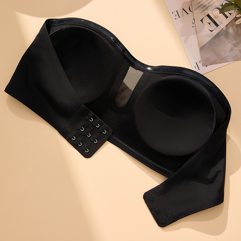 Seamless Strapless Plus-Size Bandeau Bra (BX351) — close-up of cup edge, seam and soft-support construction