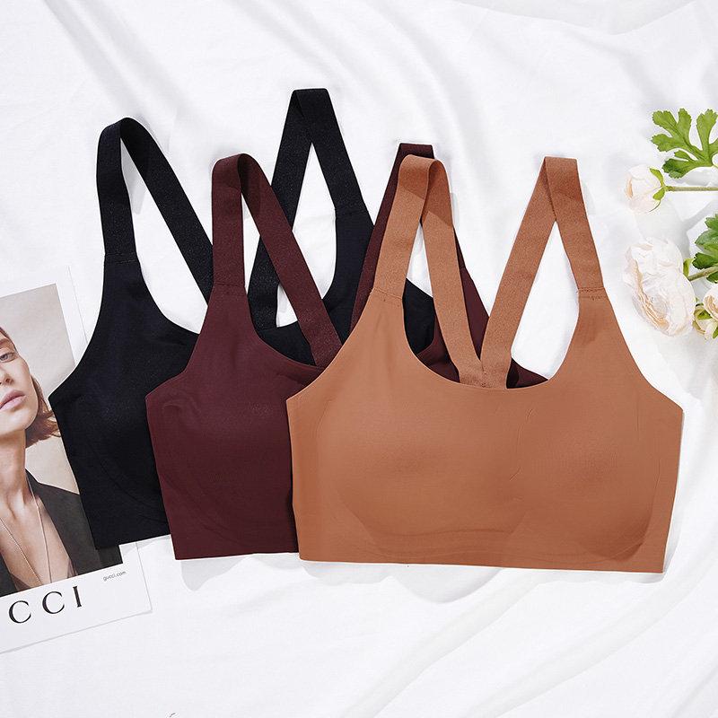 Seamless Wireless Bra (BX141) — close-up of cup edge, seam and soft-support construction