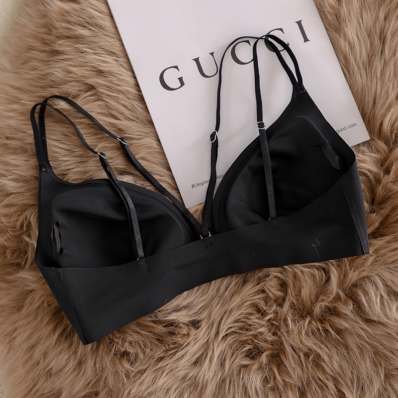 Seamless Wireless Bra (BX122) — close-up of cup edge, seam and soft-support construction