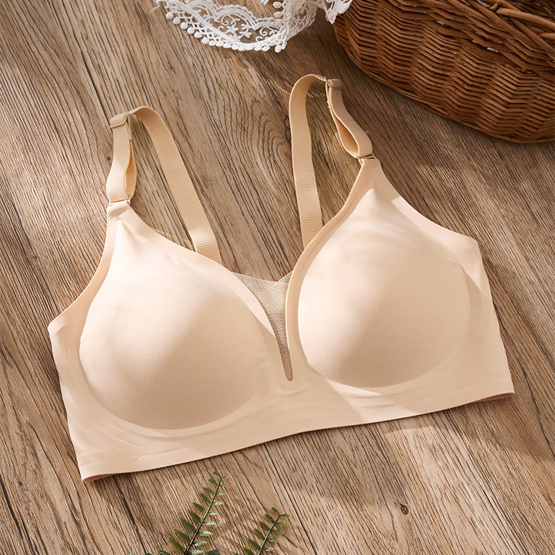 Seamless Wireless Removable-Pad Bra (CR-606) — close-up of cup edge, seam and soft-support construction