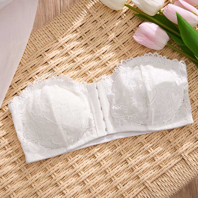 Wireless Front-Closure Full-Coverage Strapless Bra (BF582) — close-up of cup edge, seam and soft-support construction