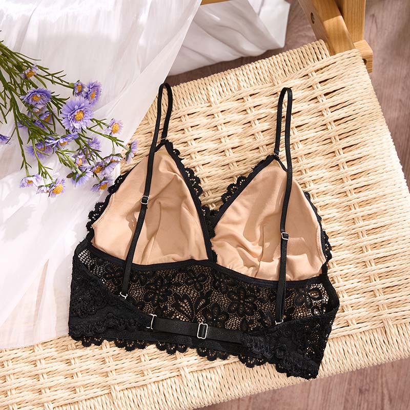 Wireless Lace Bralette (BX470) — close-up of cup edge, seam and soft-support construction