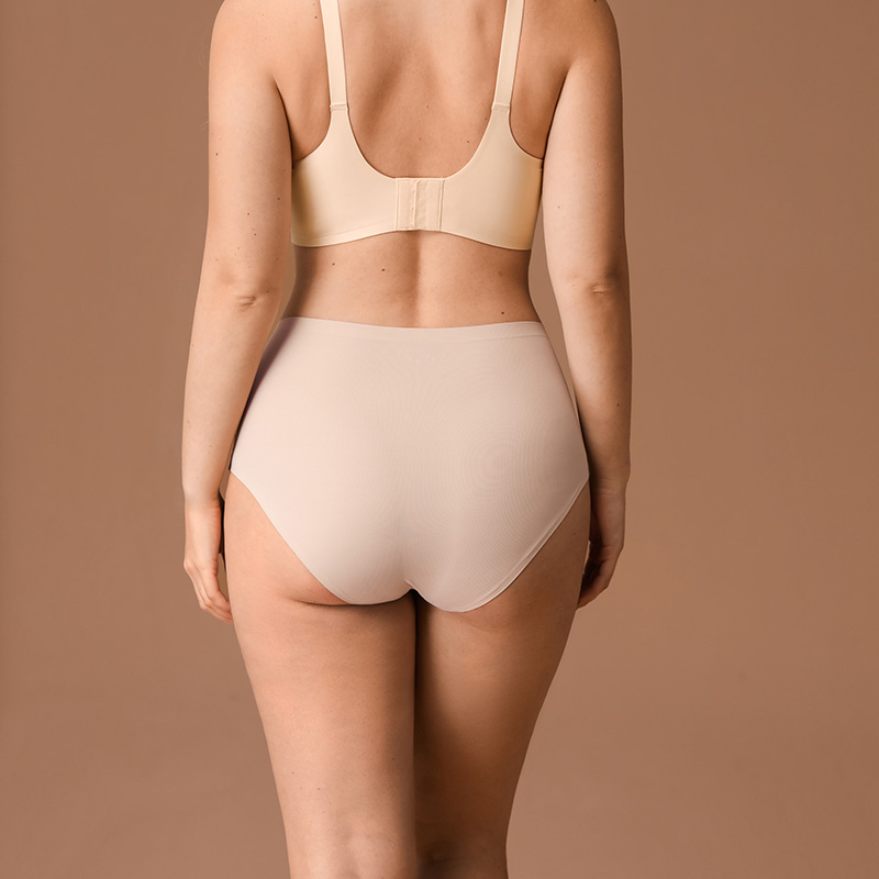 Seamless High-Waist Ribbed Panty (PY800) — side view showing rise, leg opening and stretch recovery