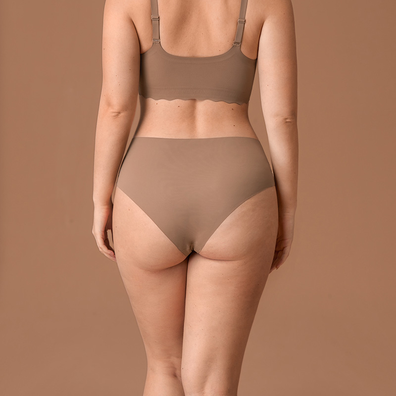 Seamless No-Show Mid-Rise Brief (P0025) — gusset, seam and edge construction close-up