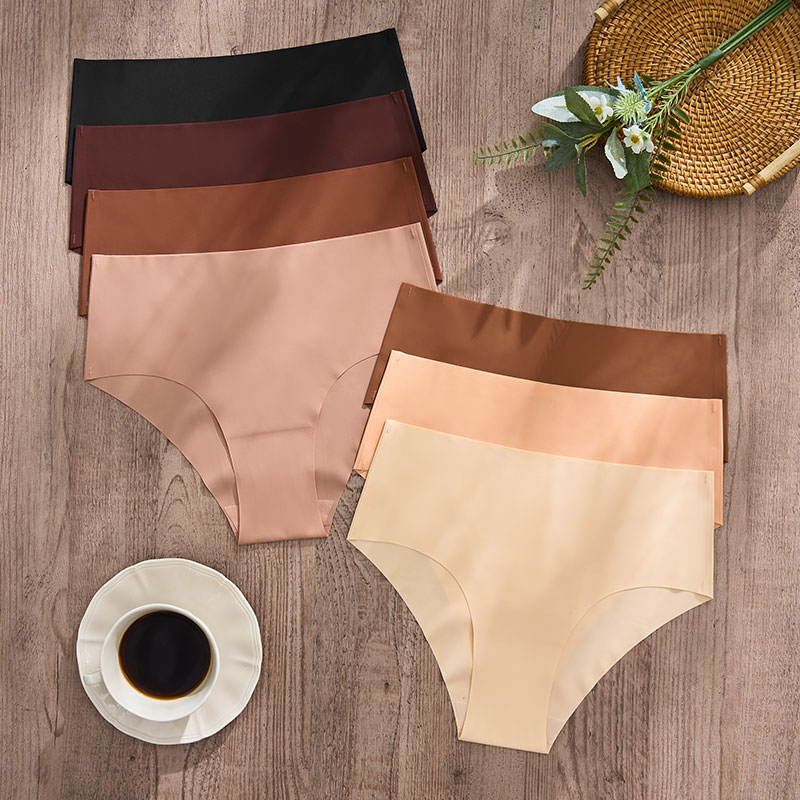 Seamless No-Show Mid-Rise Brief (P0025) — waistband and stretch-edge finishing detail