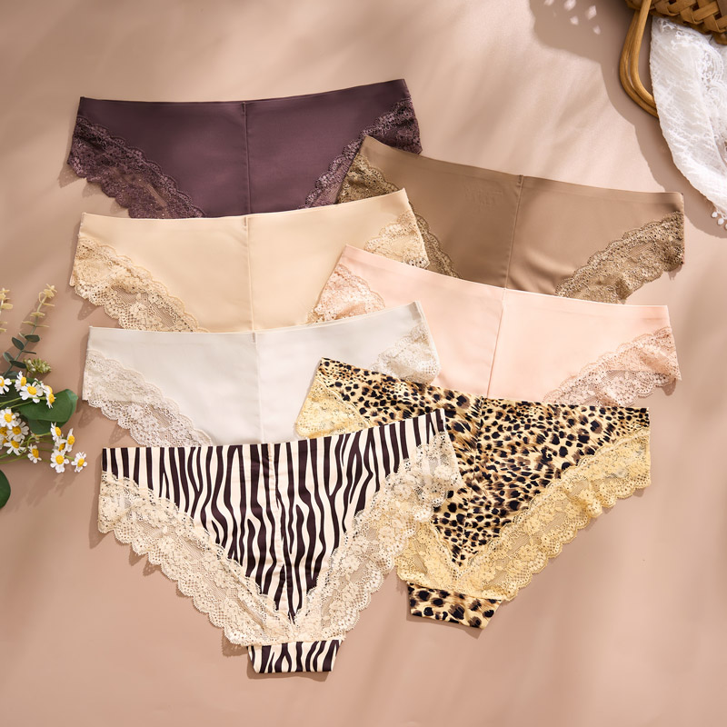 Seamless Lace Low-Rise Brief (PD135) — waistband and stretch-edge finishing detail
