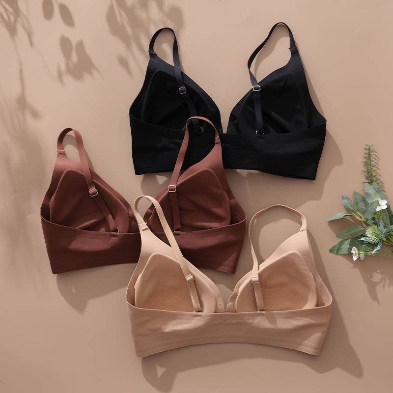 Seamless Wireless Front-Closure Bra (BX129) — close-up of cup edge, seam and soft-support construction
