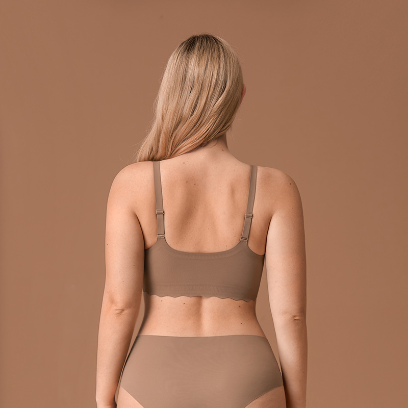 Seamless Wireless Removable-Pad Bra (BS132) — back view showing adjustable straps and hook-and-eye closure
