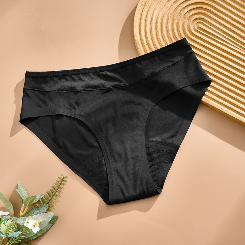 Seamless 4-Layer Leakproof Period Panty (AA084) — side profile showing leakproof edge coverage and stretch fit