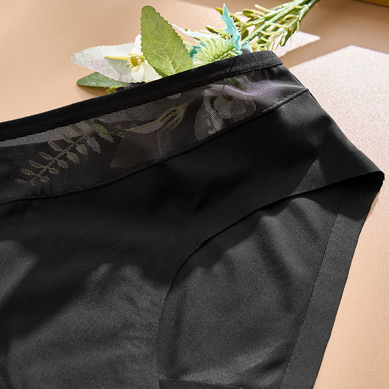 Seamless 4-Layer Leakproof Period Panty (AA084) — side-panel fit and leakproof edge finishing detail