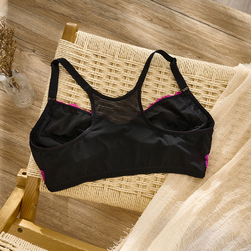Wireless Front-Closure Plus-Size Bra (BY656PLUS) — close-up of cup edge, seam and soft-support construction