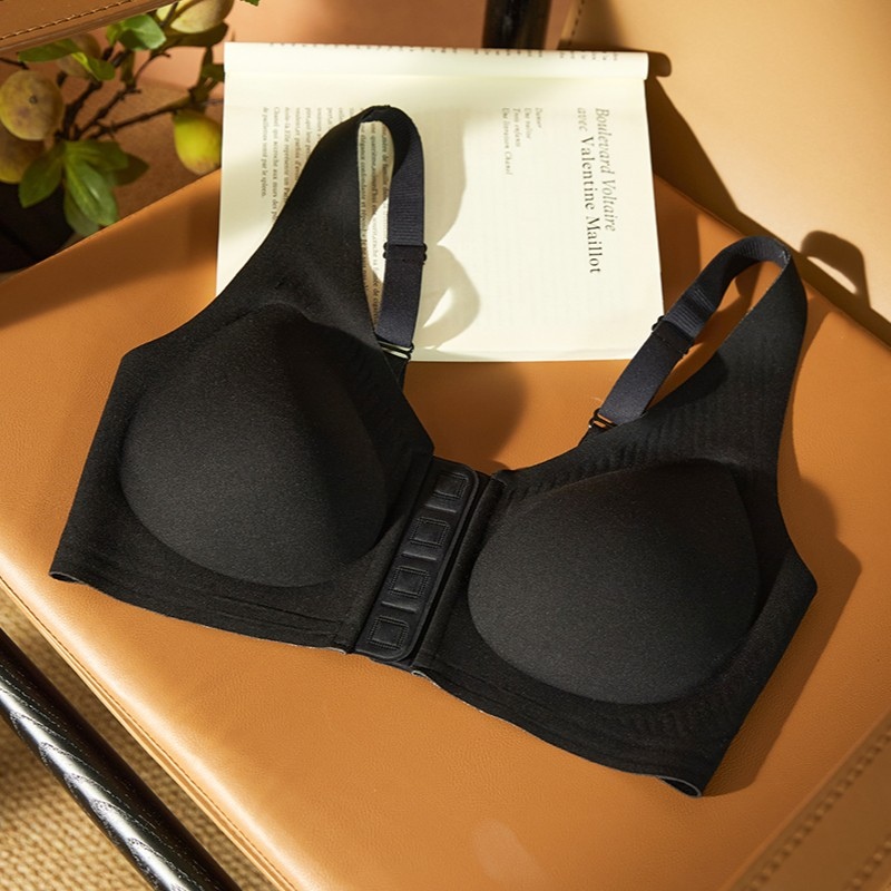 Seamless Wireless Bra (BM1662) — back view showing adjustable straps and hook-and-eye closure