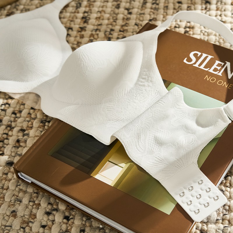 Lace Bra (BF1571) — close-up of cup edge, seam and soft-support construction