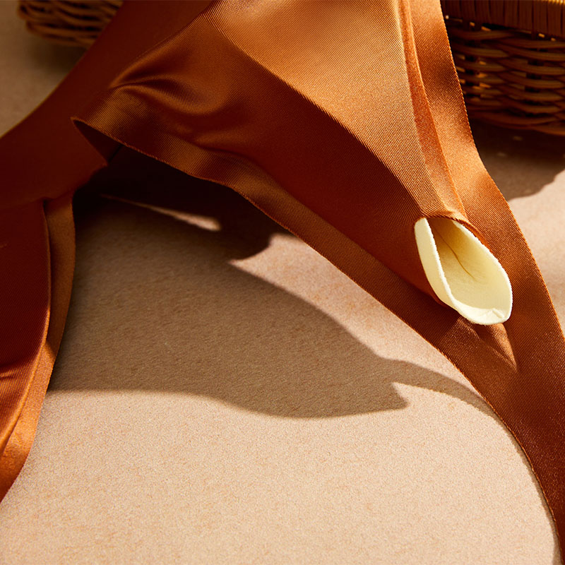 Seamless Wireless Triangle Tank Bra (BJ1830 + BJ1830A) — close-up of cup edge, seam and soft-support construction