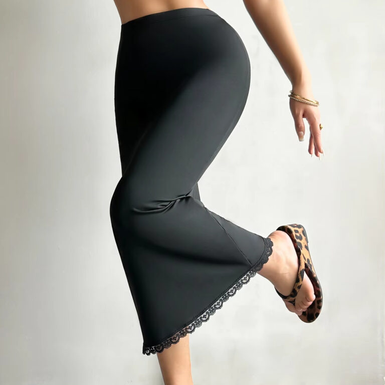 Seamless Lace Shaping Skirt (F196): front fit showing silhouette, control panels and waistband