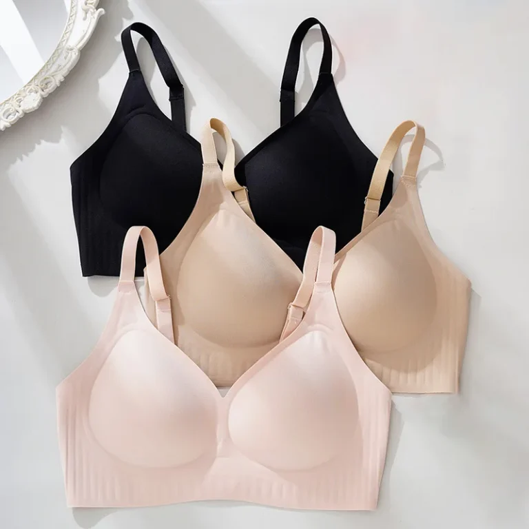 Seamless removable-pad sports bra W2082 reference photo